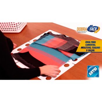 Dobrador de Camisetas em Plástico Branco Arthi