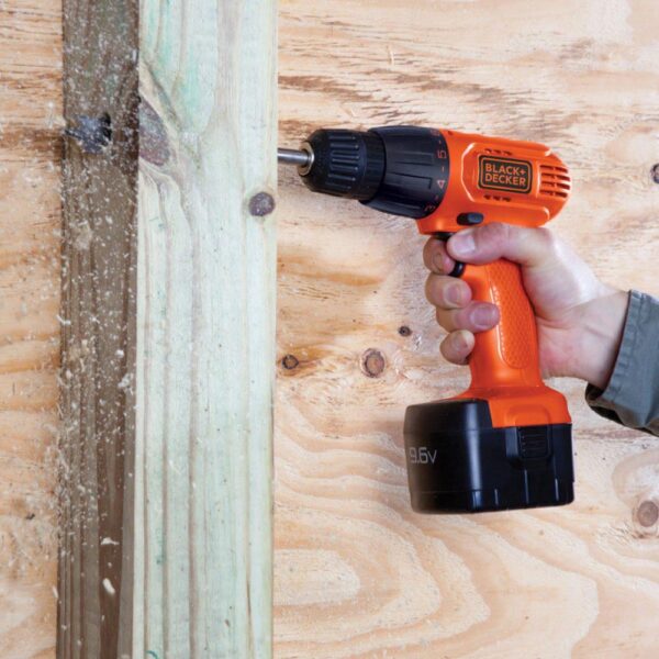 Parafusadeira e Furadeira Black + Decker CD961-BR Bivolt 3/8 9,6V - Imagem 2